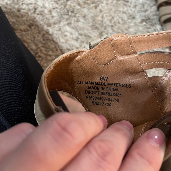 Universal Thread heels - Picture 2 of 5